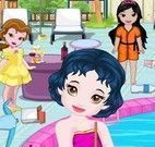 Bebê princesas limpar piscina