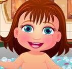Princesa bebê na banheira