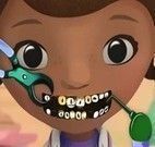 Doutora dos brinquedos no dentista