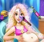 Rapunzel grávida no spa
