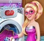 Super Barbie lavar roupas