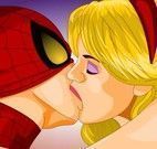 Homem Aranha beijar namorada