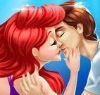Ariel e príncipe beijar