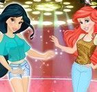 Jasmine e Ariel na balada