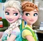 Anna e Elsa encontrar itens da cozinha