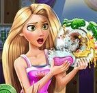 Rapunzel lavar louças