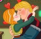 Anna e Kristoff beijo na escola