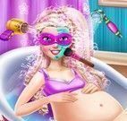 Super Barbie grávida no spa
