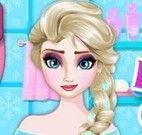 Elsa grávida limpar banheiro