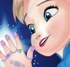 Manicure da bebê Elsa