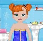 Anna e Elsa bebê limpar banheiro