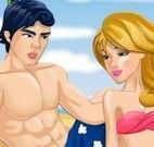 Barbie beijar namorado na praia