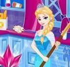 Princesa Elsa limpar cozinha