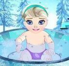 Bebê Elsa Frozen na banheira