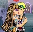 Cleo e Deuce beijar