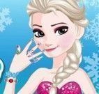 Elsa pintar unhas