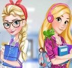 Elsa e Rapunzel na escola