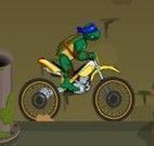 Andar de moto com tartaruga ninja