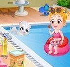 Bebê Hazel na piscina