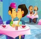 Beijos de amor na cafeteria