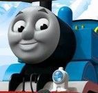 Dirigir trem Thomas na neve