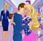 Barbie e Ken beijo na escola