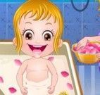 Bebê Hazel banho de pétalas