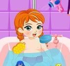 Bebê Anna banho de banheira