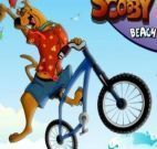 Scooby Doo de bicicleta na praia